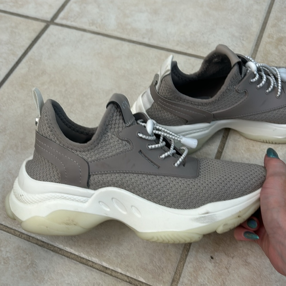 Sneakers - Picture 2 of 3